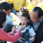 한화김승연 천안함 <b>유족들</b>에게 일자리를 제공하다.