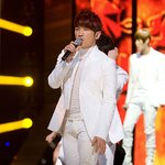 돌아온 이민우! 무대에서 섹시 카리스마 <b>포텐</b>이 팡팡!