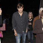 <b>츄</b>리하게 입어도 황금비율 돋보이는 애쉬턴 커쳐