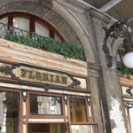 나 이태원<b>역</b>에서 카페 알<b>바</b>했는데 한국여자들 더치페이 잘한다.