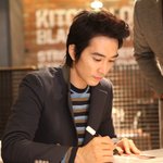 블랙스미스 팬사인회 현장, <b>조각</b>같은 송승헌 직찍