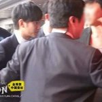 수트입고 결혼식장 간 김수현, 신랑보다 멋질 기세