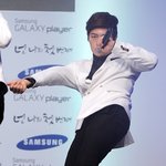 기자님은 <b>명수</b>엽사까지 찍어주셨나.