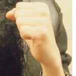 판녀들 뭐라하면 <b>주먹</b>으로 때린다