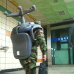 한국 군인의 <b>헬기</b>