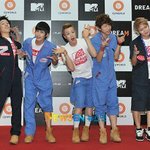 블락비..<b>출구</b>가어디지..