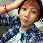 체크 <b>셔츠</b>가 잘 어울리는 아이돌