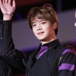 이 작은 얼굴에 이목구비가 다 들어있는 게 신기한 민호ㅋㅋ