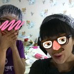 친구랑 즐거운 맘으로 친구집에서 헤어 매니큐어를 햇는데...