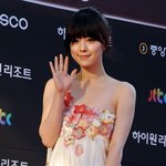 뭔가 부족한 <b>홍수아</b>의 드레스, 볼륨감은 어디로?