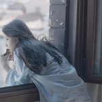 아이유 단편음악영화 ‘스무살의 <b>봄</b>’ <b>사</b>적인 이야기로 돌아온다