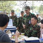 음식이 <b>코로</b>들어가는지 입으로 들어가는지모름.