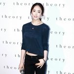 최근 머리자르고 확~ 이미지 변신한 김민정 화보