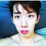 남자 연예인들의 <b>침대</b> 셀카 모음