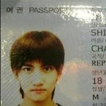남자 아이돌들의 <b>정직</b>한 여권 사진들.jpg