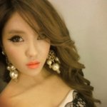 <b>형광</b> 립스틱으로 포인트 준 연예인들