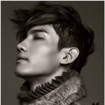 잘 생기긴 잘 생겼는데... 어딘가 <b>어색</b>한 최강창민
