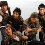 카모플라쥬 <b>무늬</b>도 어울리는 아이돌