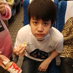 아이돌들 커플링 <b>반지</b> 왜 끼고나오지?