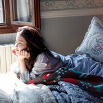 [아이유] 잠에서 막 깬 <b>민낯</b>도 예뻐