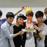 엑소 얘기 그만하고 <b>딴</b> 가수 <b>사진</b> 보자 有