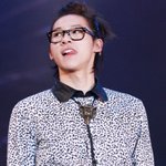 말랐지만 한 <b>어깨</b>하는 남자 아이돌