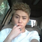 아이돌 그룹들의 반지 자랑.jpg