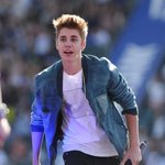 여전히 바지를 똑바로 입지 못 하는 저스틴 <b>비버</b>..