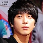 시크한 외모가 매력인 아이돌 a형 <b>리더들</b>