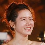 <b>눈웃음</b>이 사랑스러운 여자 연예인들