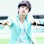 <b>민트색</b>이 어울리는 남자 아이돌들