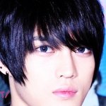 컬러 렌즈 <b>사용</b>한듯한 아이돌들