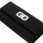 21살 여자 지갑 사려는데 골라주세요 페레가모 <b>프라다</b> 마이클코어스