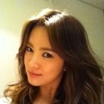 심지어 <b>셀카</b>까지 잘 찍는 송혜교