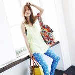 별 <b>무늬</b> 패션으로 포인트 준 연예인들