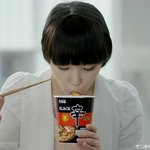 아이유 앞머리가발??