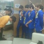 "여전히 우리엄마 블라우스 <b>리폼</b>해입은것같은 가식돌 인피니트"