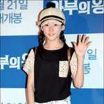 11살의 다리라기엔 너무 긴 김새론의 다리