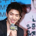 잘생긴지 못생긴지 봐도봐도 헷갈리는 <b>성준</b>