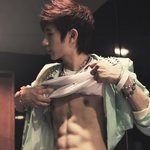 보이프렌드 막내<b>민우</b>의 복근.jpg