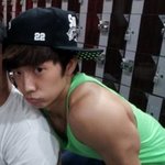 근육 <b>자랑</b> 인증샷 찍은 연예인들