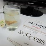 새벽내내 칭얼거리는 애기 재우고 이제야 <b>메밀</b>차 한잔 하며 쉬는중~~