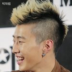 하얘서 <b>톤</b>다운 <b>화장</b>하는 남자 아이돌