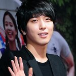 설레이는 남자 아이돌의 <b>손인사</b>