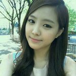 <b>손나은</b>