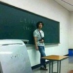 ★★학교에그지꼴로 시험보러간옥택연★★