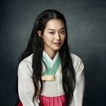 <b>한복</b>이 오지게 안 어울리는 신민아ㅋㅋ;;