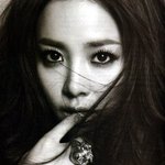 진한 화장도 잘 어울리는 한지민