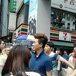 <b>제아</b> 명동 깜짝 출현!  부천으로 이어지는 제국의 아이들 파이팅...