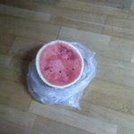 엄마가 <b>수박</b>을 사오셨는데...